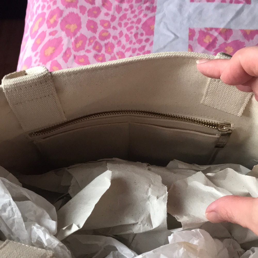 Awesome Brand New Oscar de la Renta purse! - Picture 6 of 6